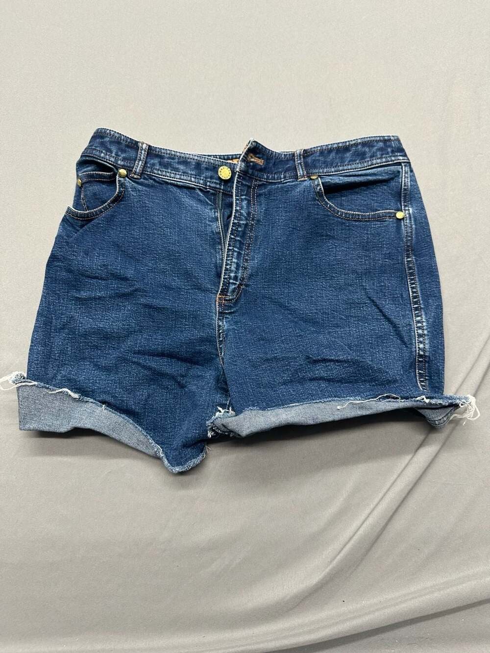 Dana Buchman db Denim Women's Blue High-Rise Denim Shorts Size 6 Leopard Print